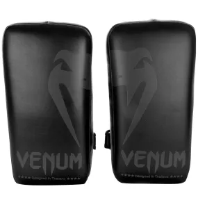 Aparadores de Chutes Venum Giant  - Negro/Negro (Par)