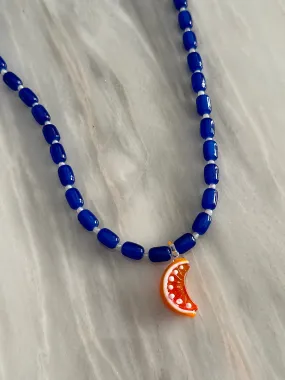 Collar con cerámica azul y naranja de cristal de murano