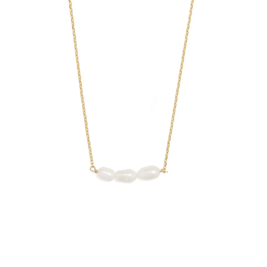 SKINNY TRIPLE PEARL NECKLACE