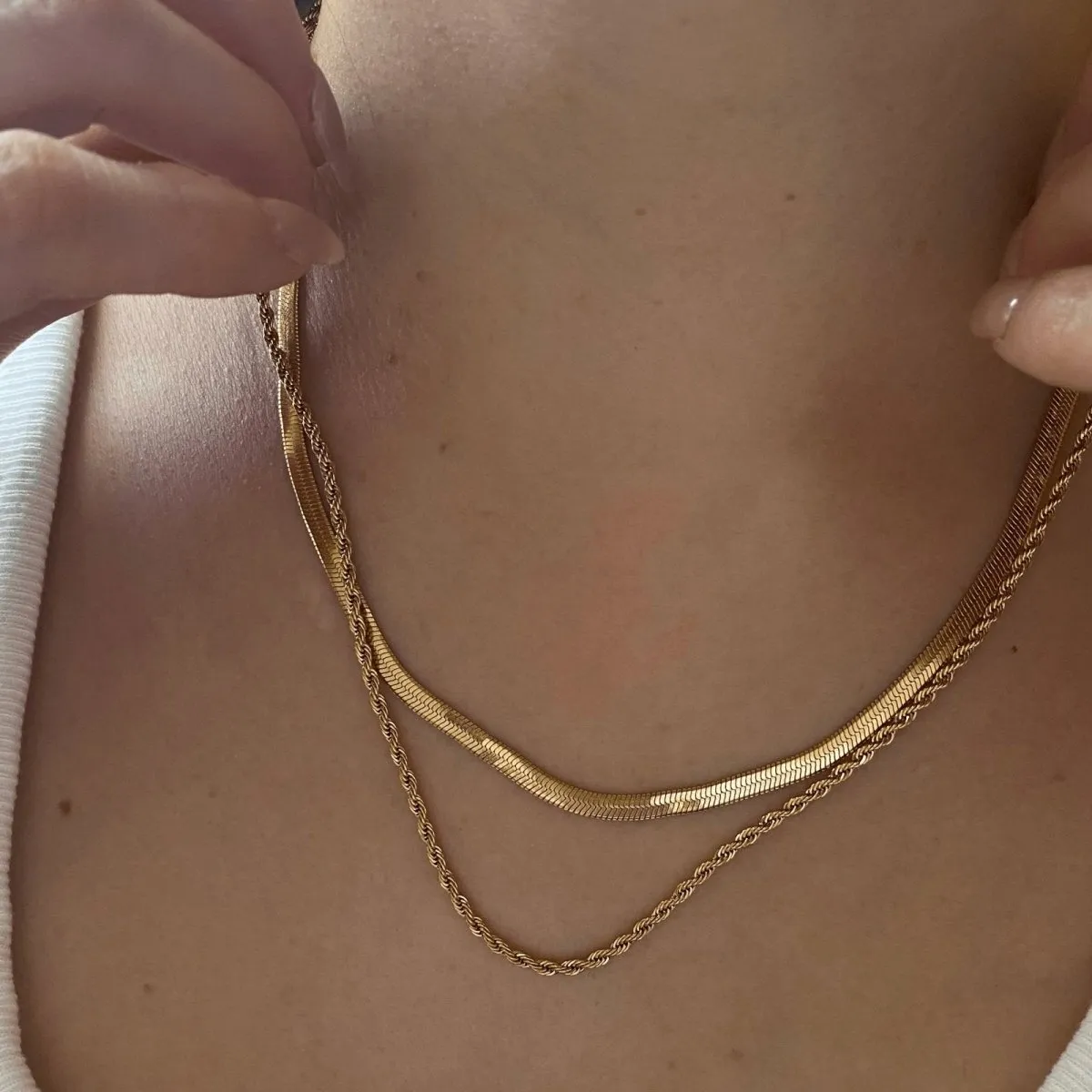 TWIST & SNAKE GOLDEN NECKLACE